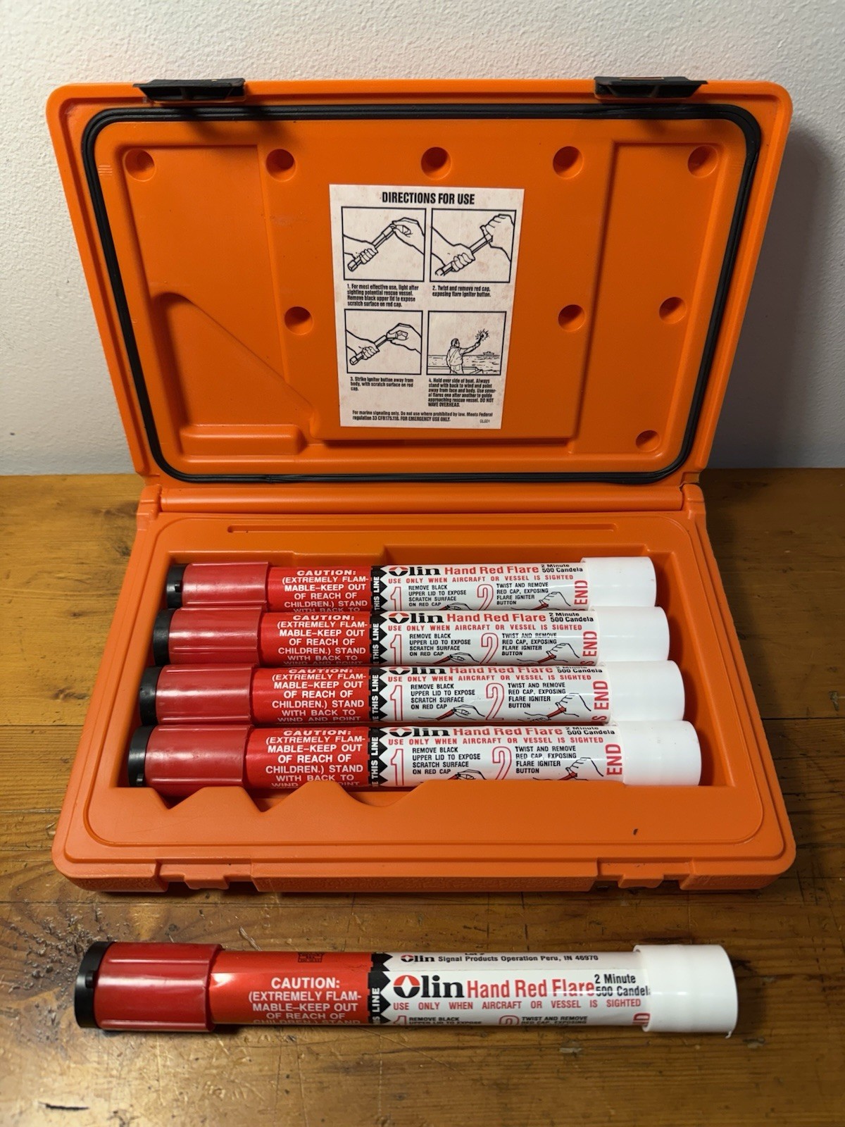 VTG Olin (5) Hand RedFlares With Case Expired Flares 1989 Collectible VTG Olin (5) Hand RedFlares With Case Expired Flares 1989 Collectible