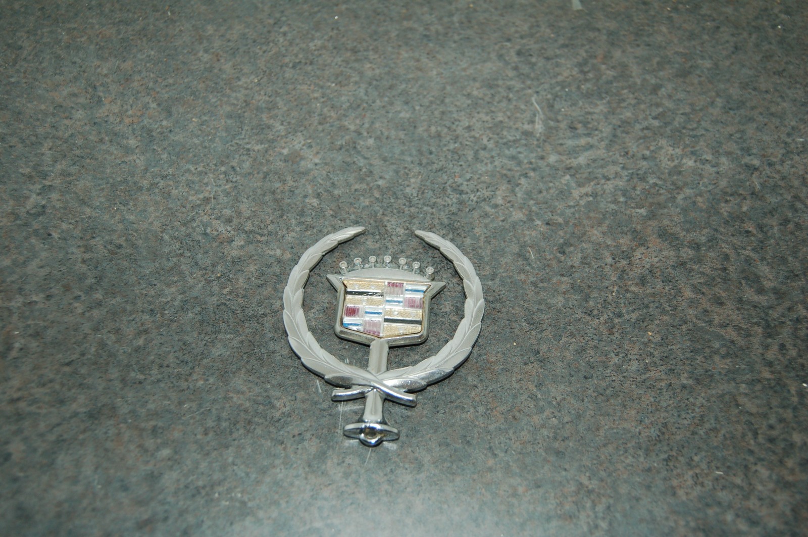 USED GENUINE 93 - 96 CADILLAC FLEETWOOD HOOD ORNAMENT EMBLEM BROUGHAM GM #2