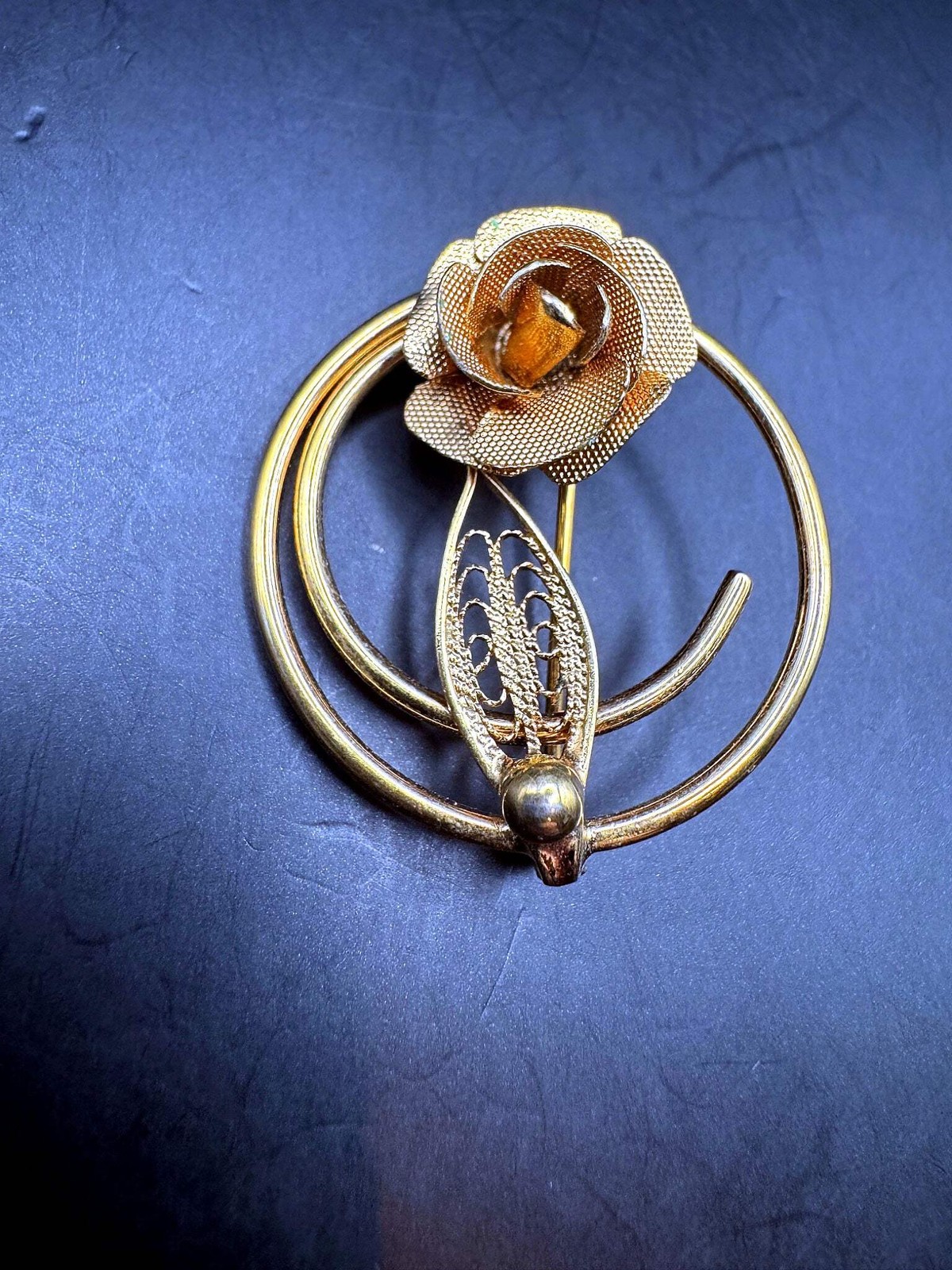 Vintage Sarah Coventry Gold Tone Rose Brooch Pin Floral Hoop Filigree Leaf