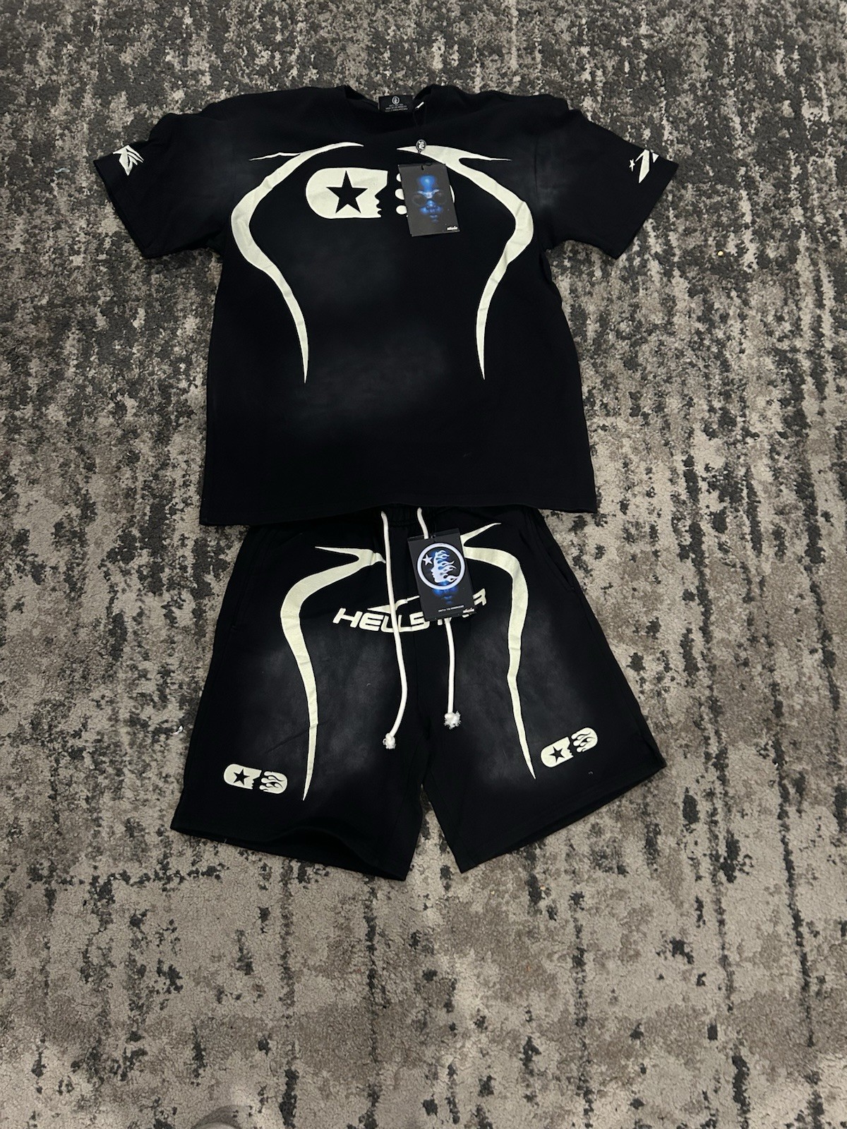 Hellstar Men’s 2-Piece Shorts Set M Black/White Graphic Logo Tee Pockets Hellstar Men’s 2-Piece Shorts Set M Black/White Graphic Logo Tee Pockets