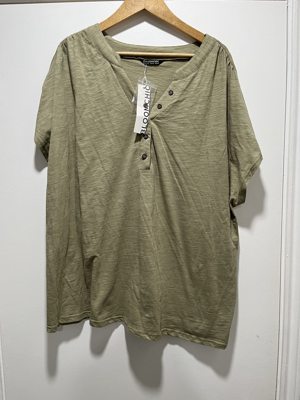 Bloom Chic Henley Blouse Shirt NWT Beige Size 22-24 3X