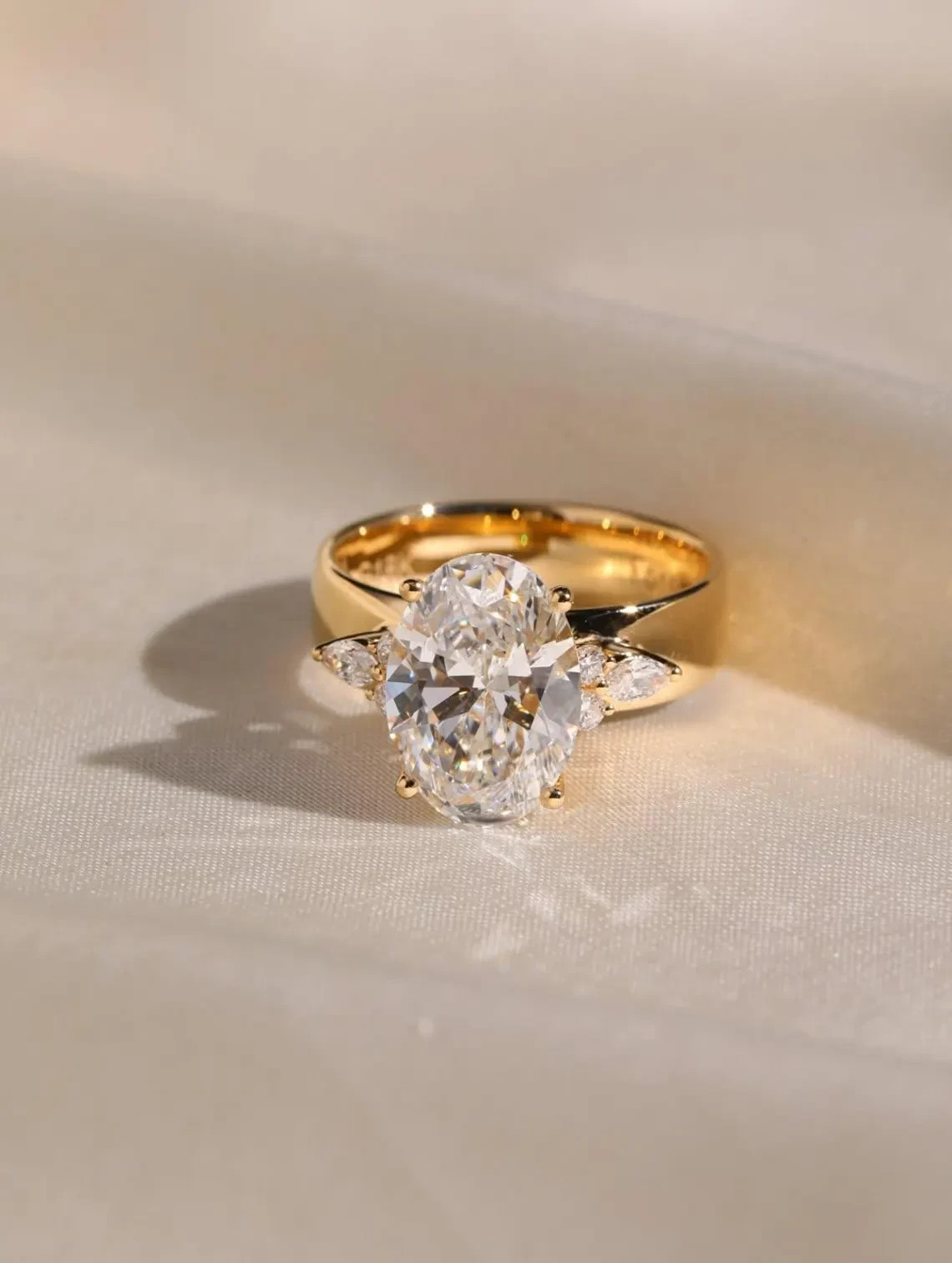 IGI 4.25CT Oval-Cut Lab Grown Diamond Solitaire Wedding Ring 14k Yellow Gold