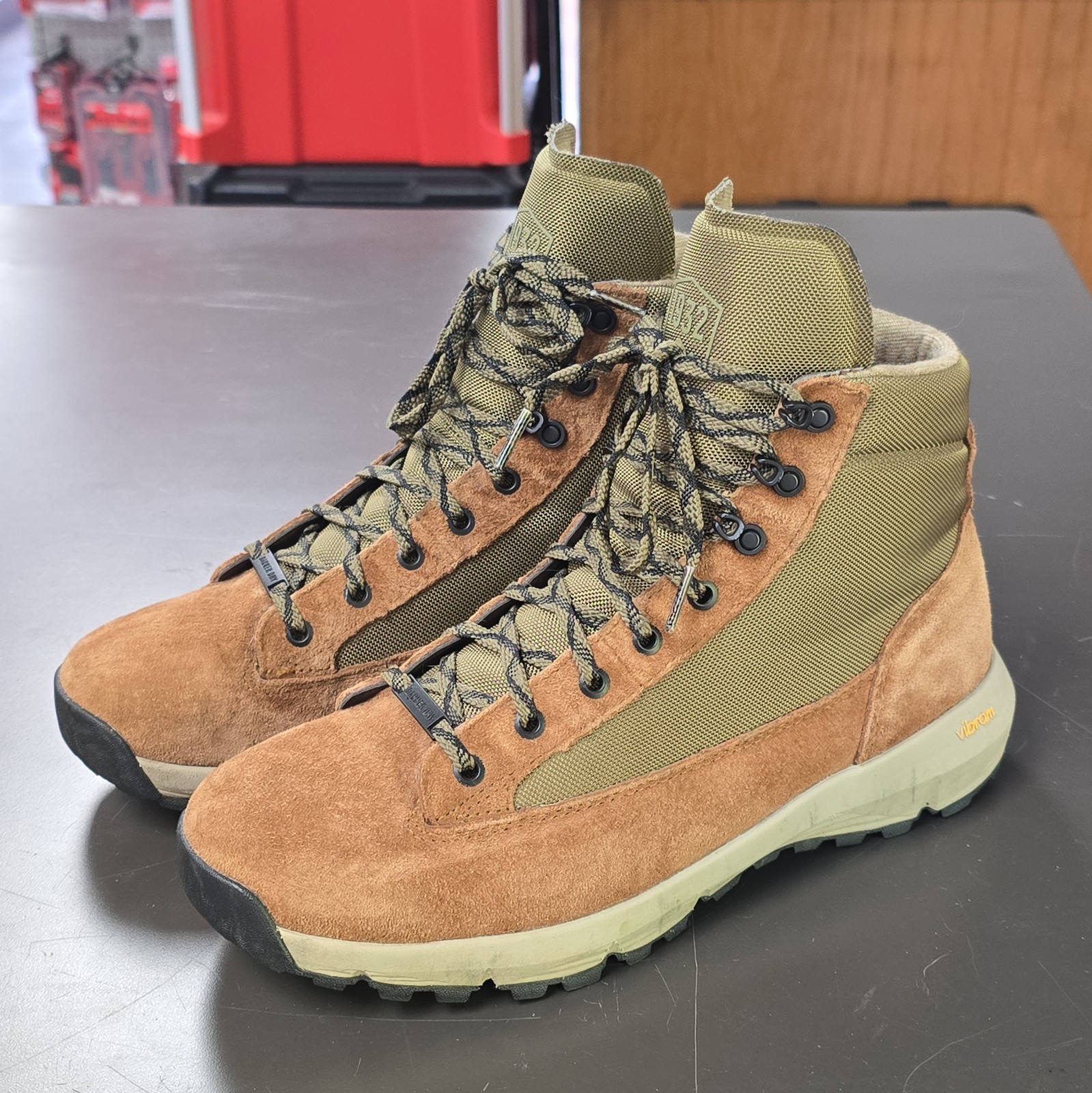 Danner Men’s Explorer 650 6” Khaki Mens Size 9 Waterproof Boots
