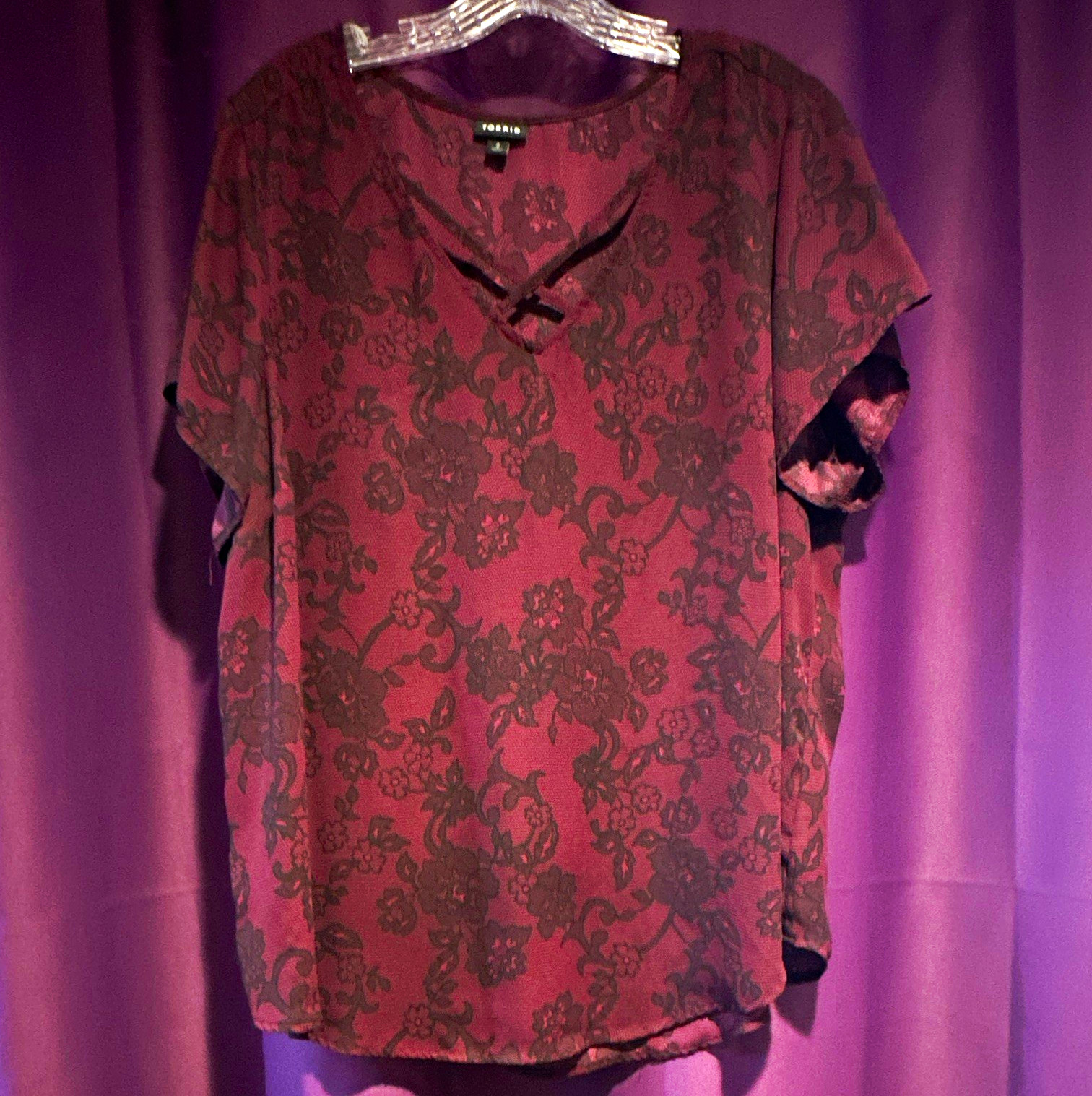 Torrid Women’s 2X burgundy Black Floral V-Neck Criss-Cross Short Sleeve Blouse