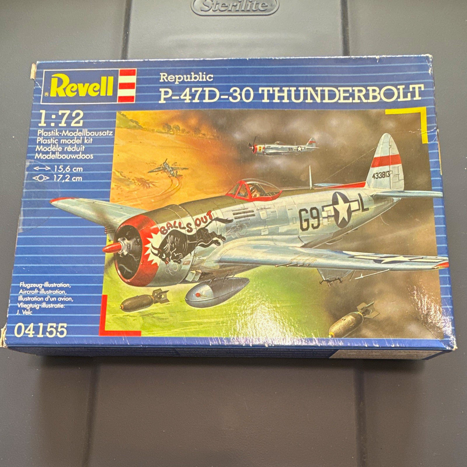 Revell 1:72 Republic P-47D-30 Thunderbolt Plastic Airplane Kit 04155 Revell 1:72 Republic P-47D-30 Thunderbolt Plastic Airplane Kit 04155