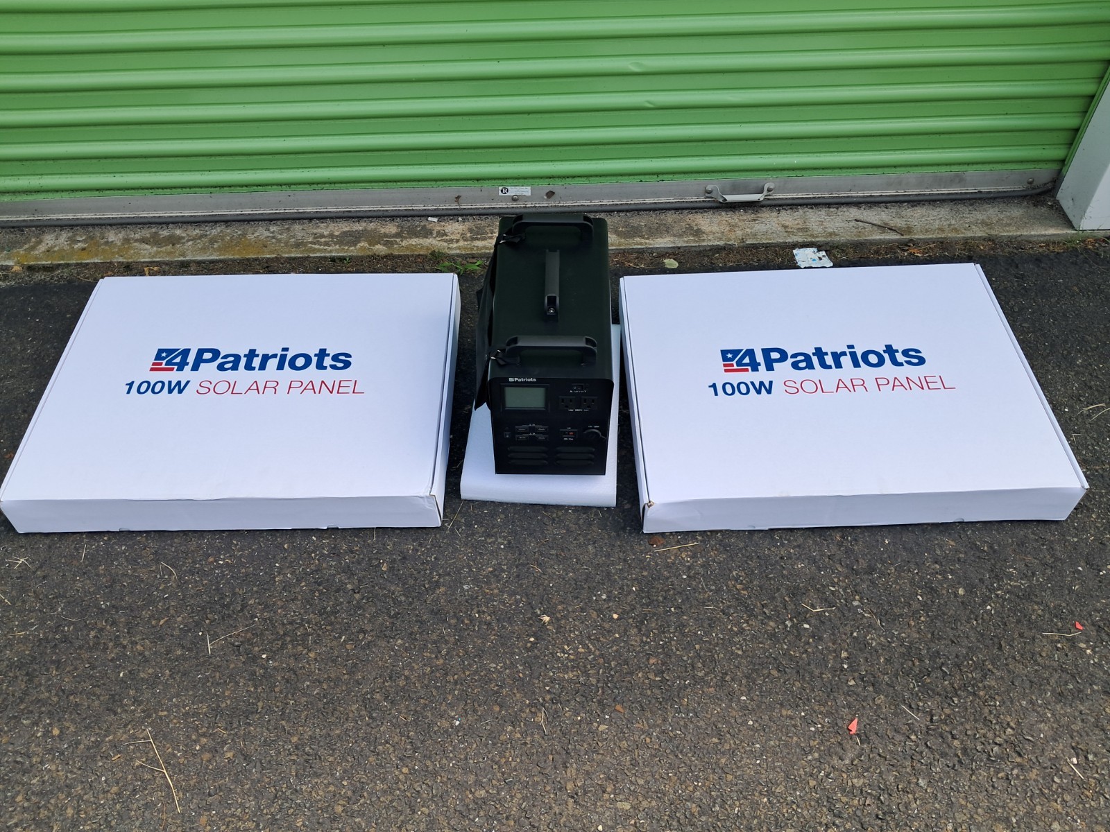 4PATRIOTS 1800W Solar Panel Generator And Two 100W Foldable Solar Panels
