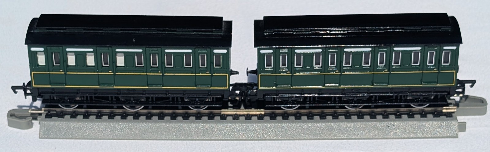 Bachmann Ho Scale Thomas & Friends Emily's Coaches