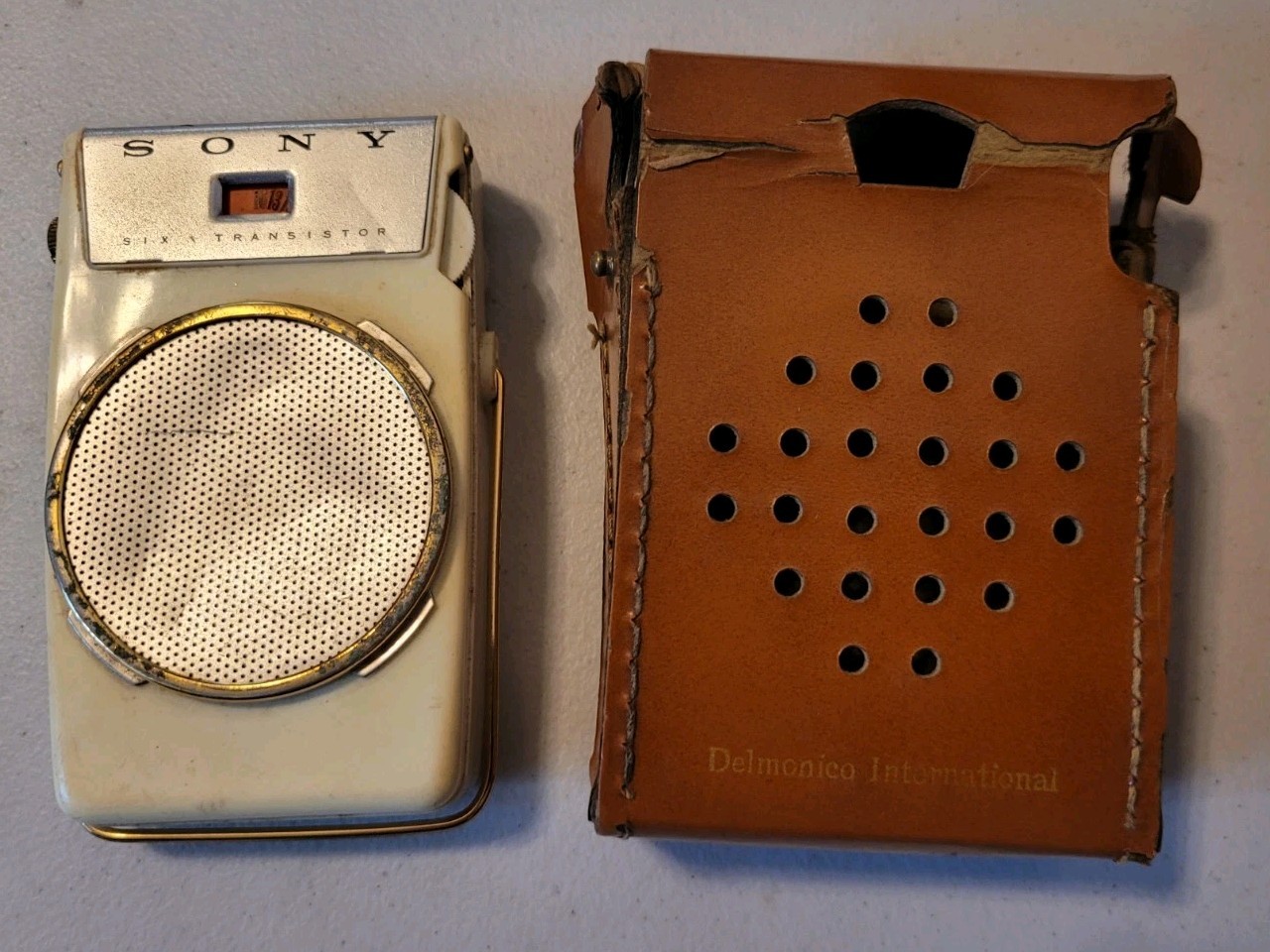 Vintage Sony TR-610 Transistor Radio 1958 with Case