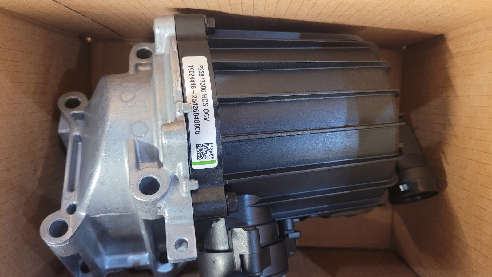 Genuine Volvo Crankcase Ventilation / Oil Separator 22877306 21373547