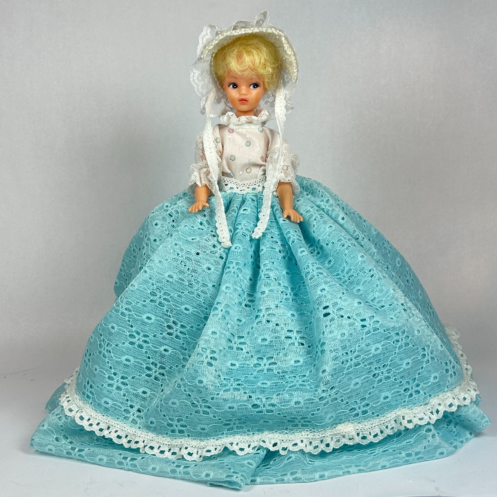 Vtg Sindy Barbie Clone Doll Clover Mark Made in Hong Kong Side Glance
