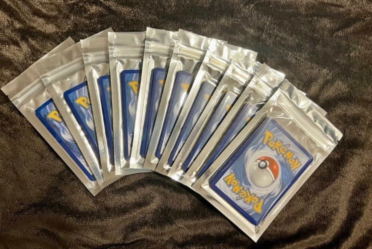 Rare Charizard  Vintage Pokemon Cards 1999 WOTC RE Pack