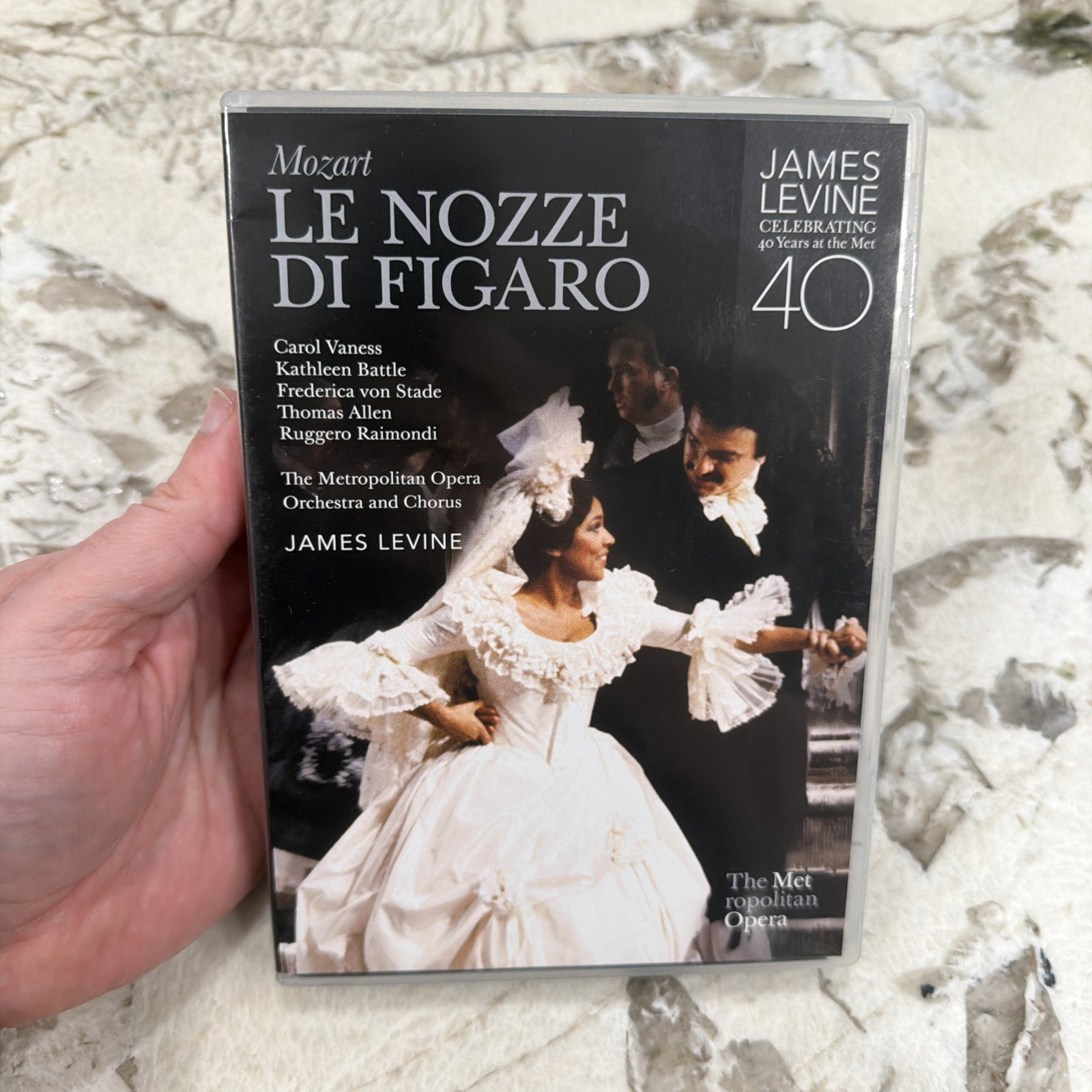 Mozart\'s Le Nozze di Figaro Metropolitan Opera James Levine Exclusive 2-DVD Set