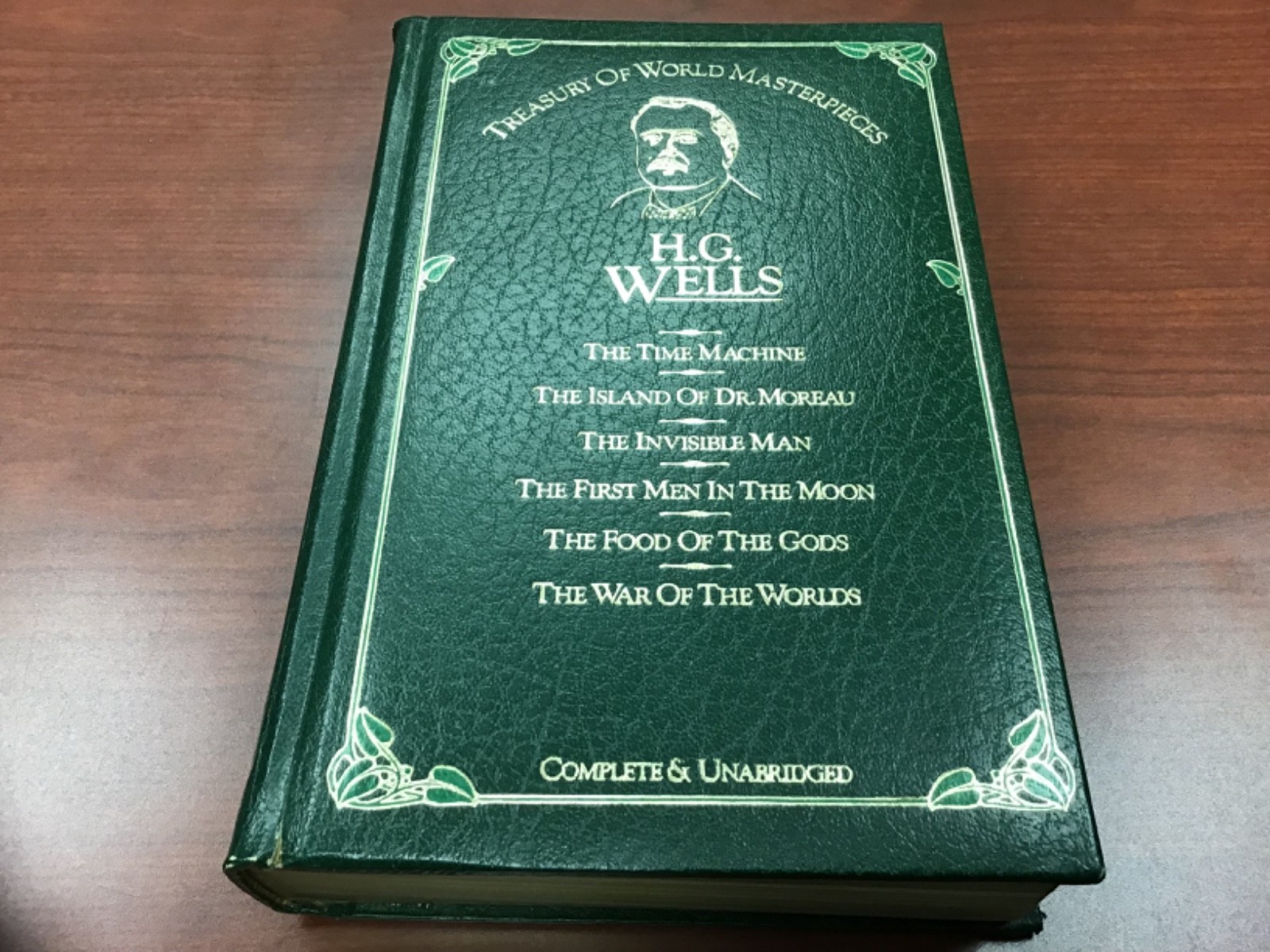 Treasury of World Masterpieces H.G. WELLS (1982, Octopus Books Inc)