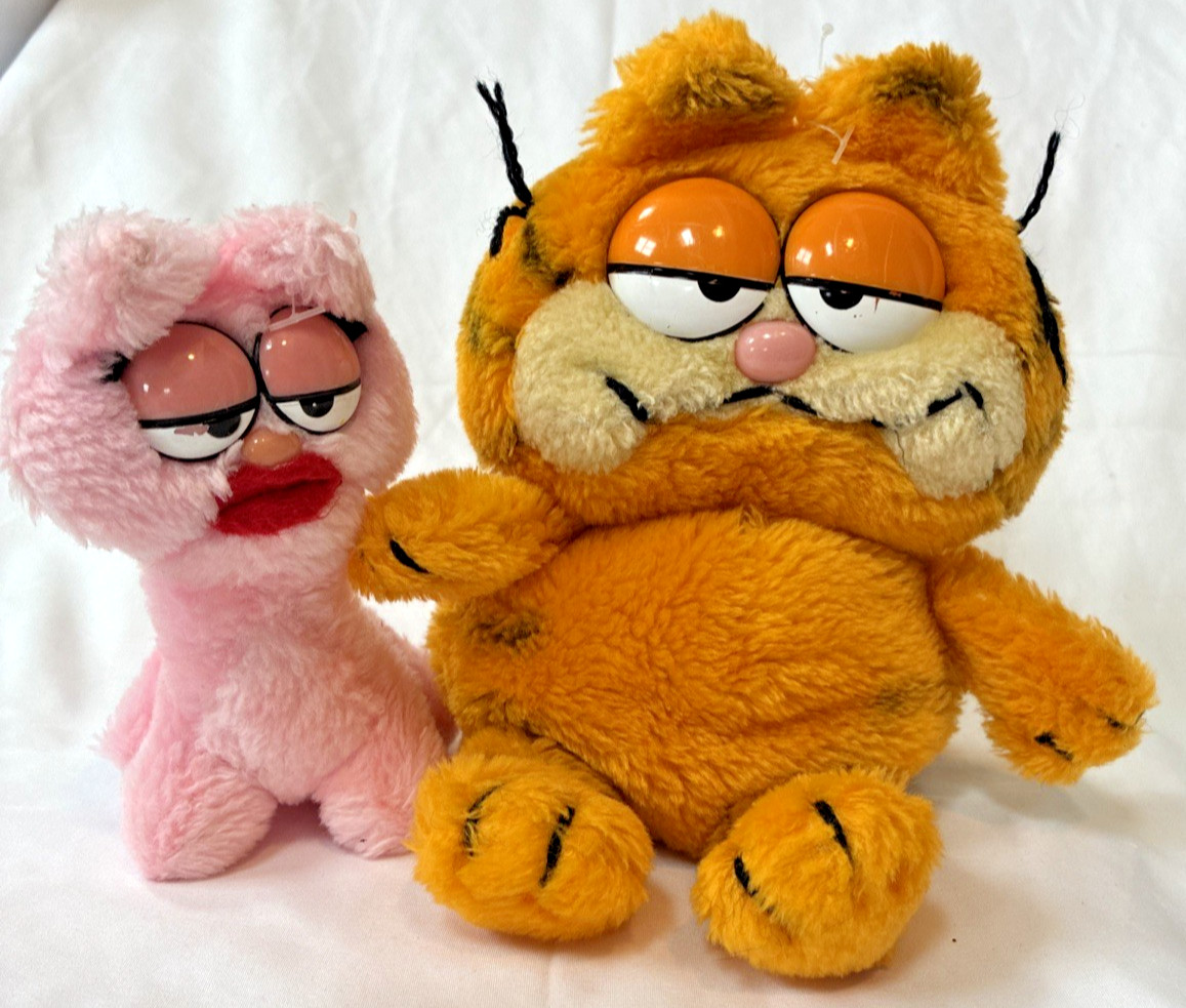 Vintage 1978-1981 Fun Farm Sitting Garfield & 1984 Dakin Arlene Plush Toys