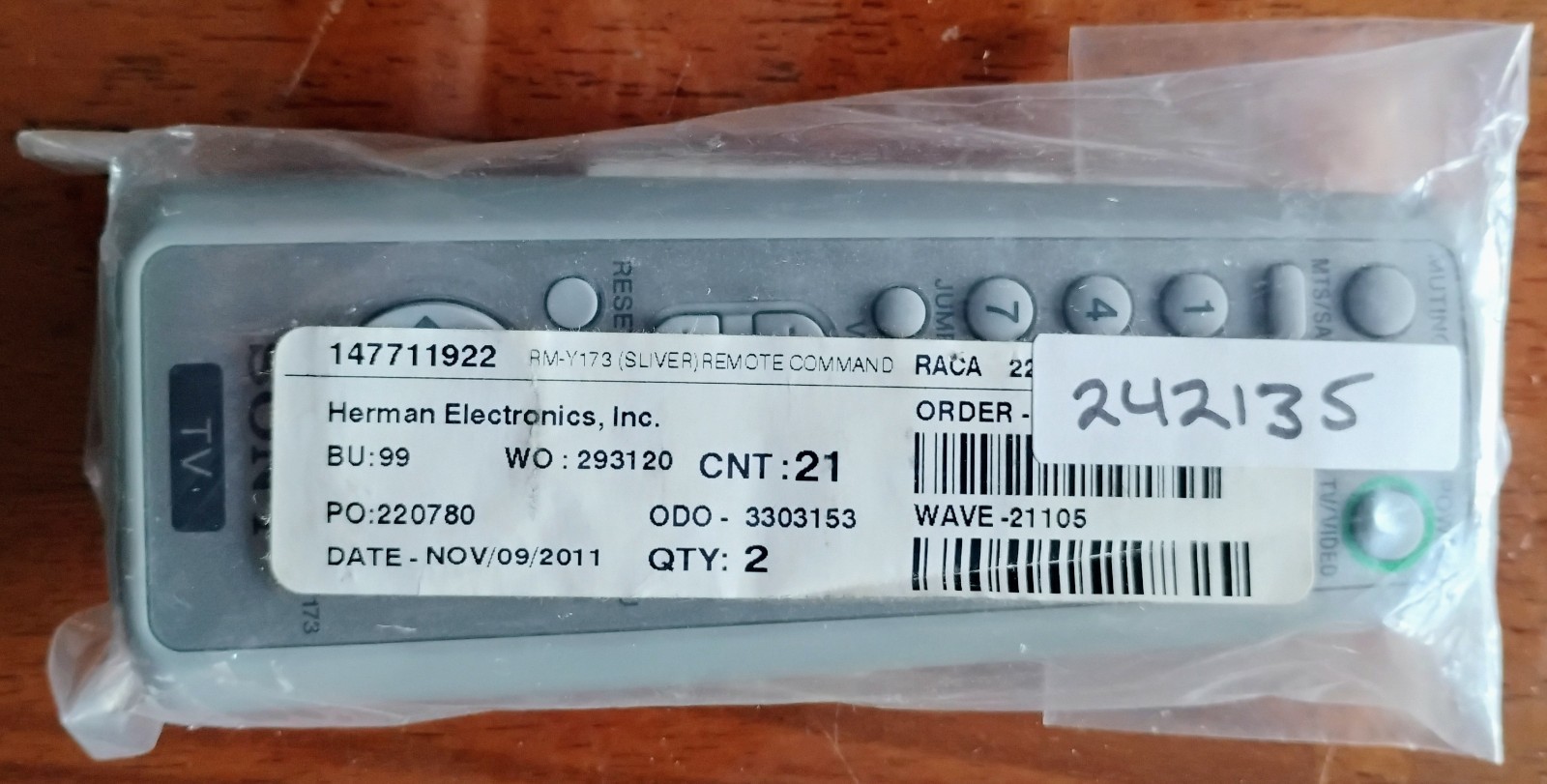 NEW - Genuine Sony Remote Control RM-Y173 for KV13FS110 KV20FS12 KV21FE12 TV OEM NEW - Genuine Sony Remote Control RM-Y173 for KV13FS110 KV20FS12 KV21FE12 TV OEM