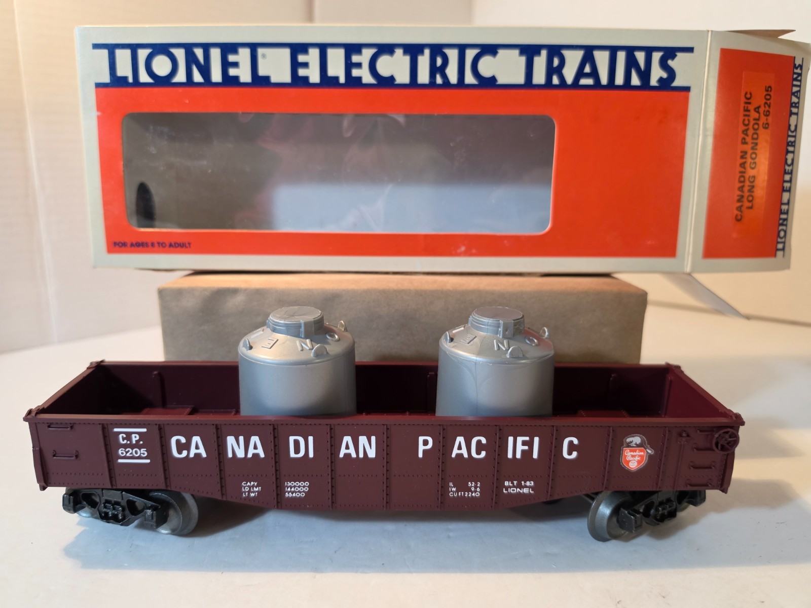 Vintage 1983 Lionel 6-6205 Canadian Pacific Long Gondola w/ 2 Canisters New