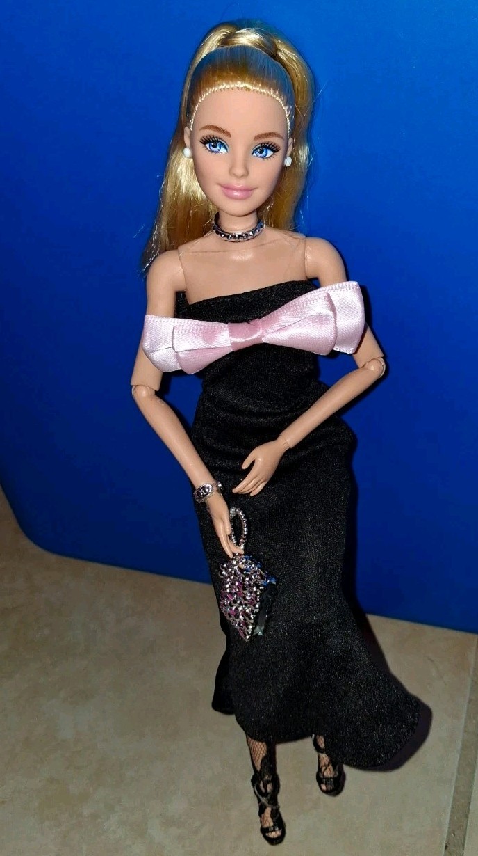 Barbie Deluxe Style OOAK Different Face & Outfit Articulated Doll Body. See Pics