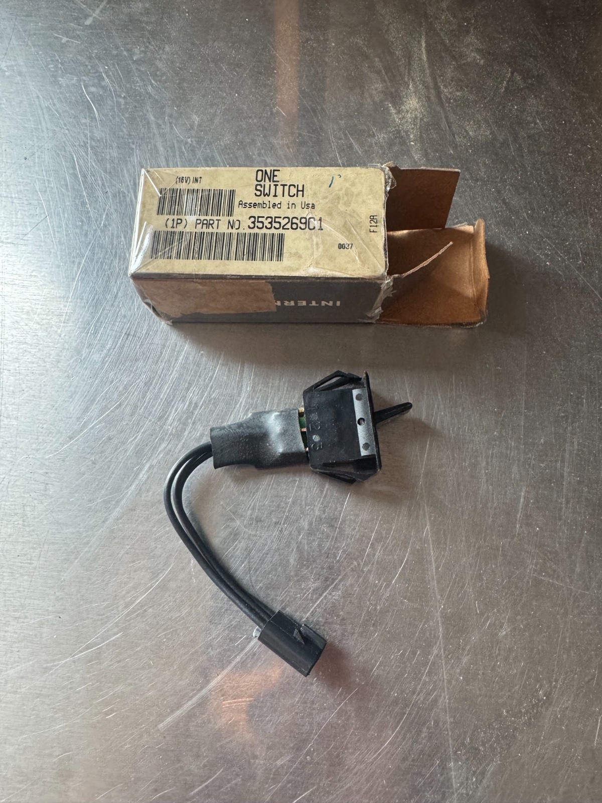 International 3535269C1 Carling Rocker Switch w/ Harness – OEM International 3535269C1 Carling Rocker Switch w/ Harness – OEM
