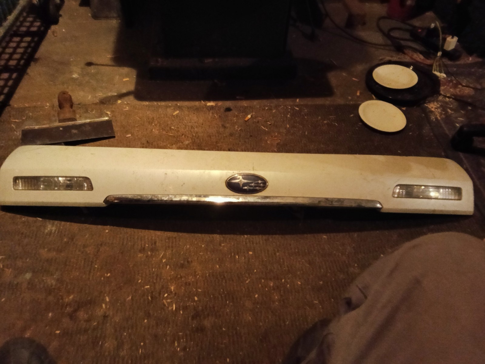 JDM 2005-2009 SUBARU LEGACY OUTBACK  OEM USED REAR CENTER GARNISH LIGHT SPOILER