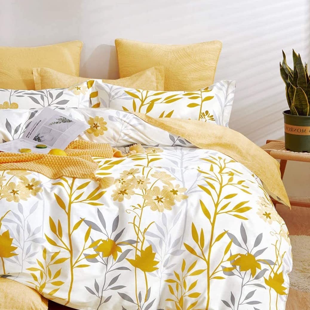 SLEEPBELLA Duvet Cover Set 600 Thread Count Full - Yellow & White Botanical