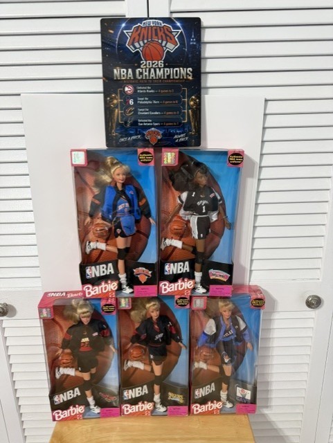 New York Knicks Barbie-1998 Mattel-Bundle-Path to NBA Championship-5 Barbies-NIB
