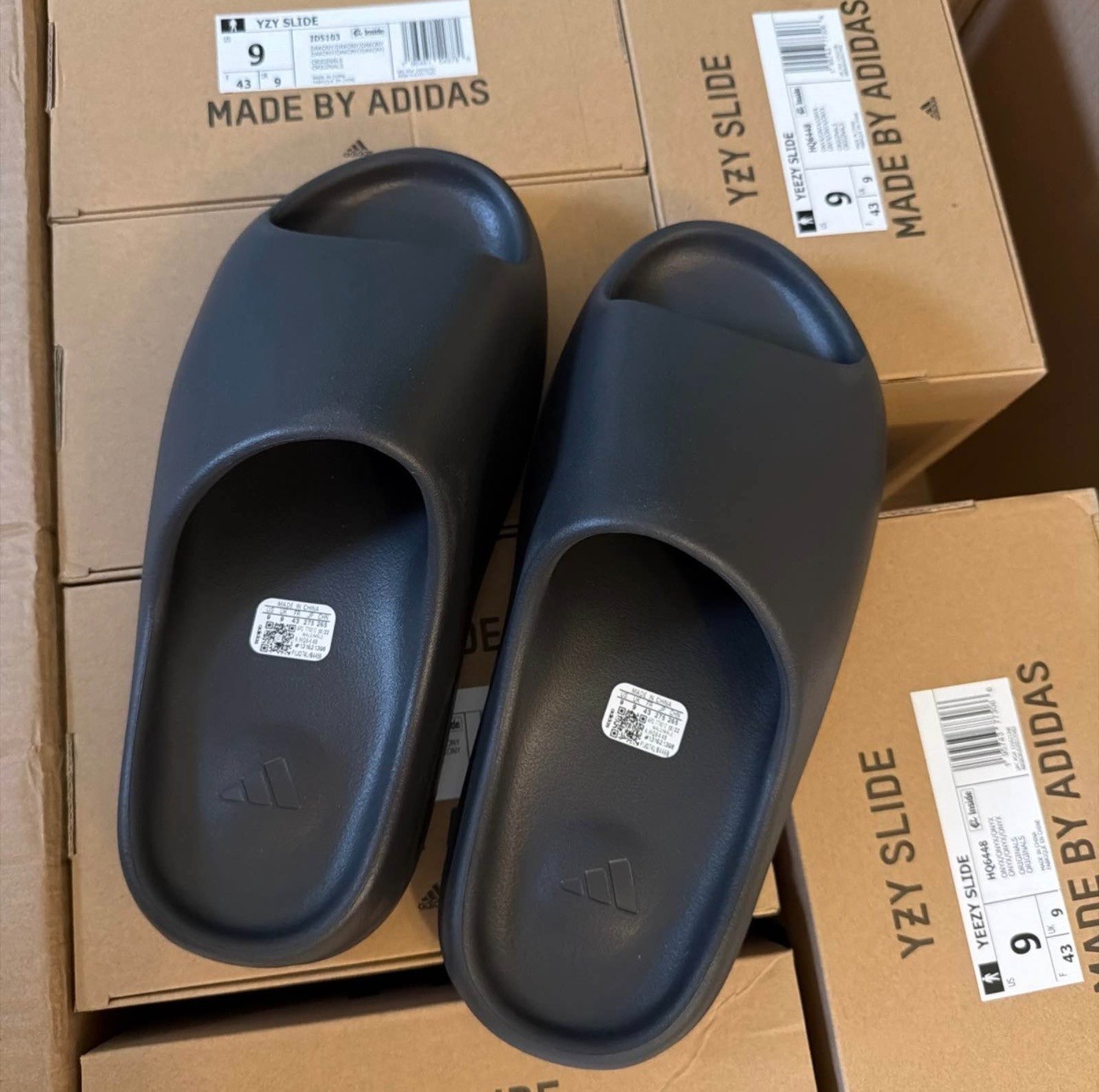 Adidas Yeezy Slide Onyx and ys-01 - Multiple Sizes