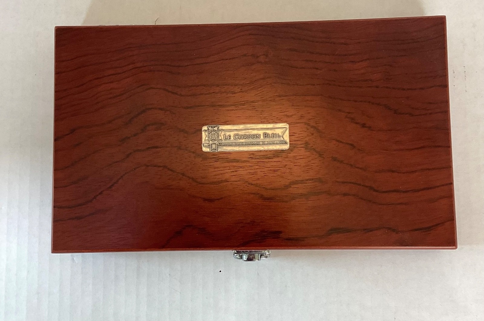 Le Cordon bleu Laguiole Campagne Steak knives set of six in presentation box Le Cordon bleu Laguiole Campagne Steak knives set of six in presentation box
