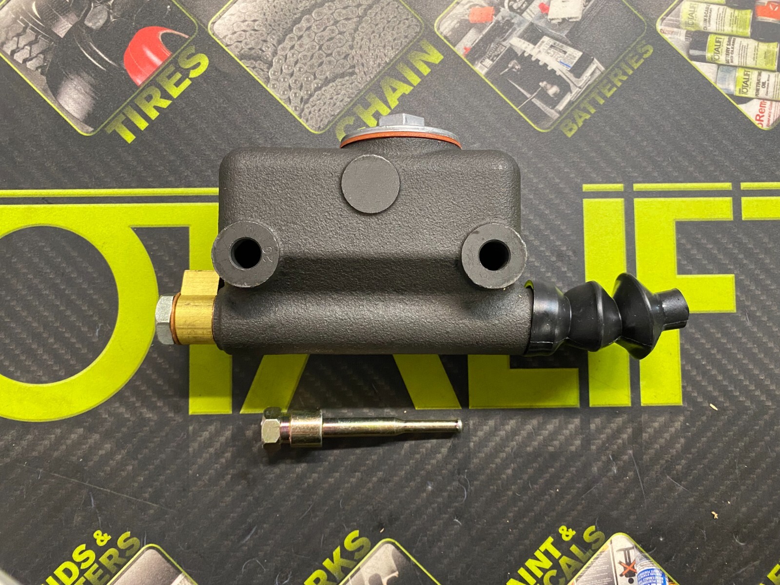 CLARK Forklift Brake Master Cylinder #1319361 Key #23.150 C500 CLARK Forklift Brake Master Cylinder #1319361 Key #23.150 C500