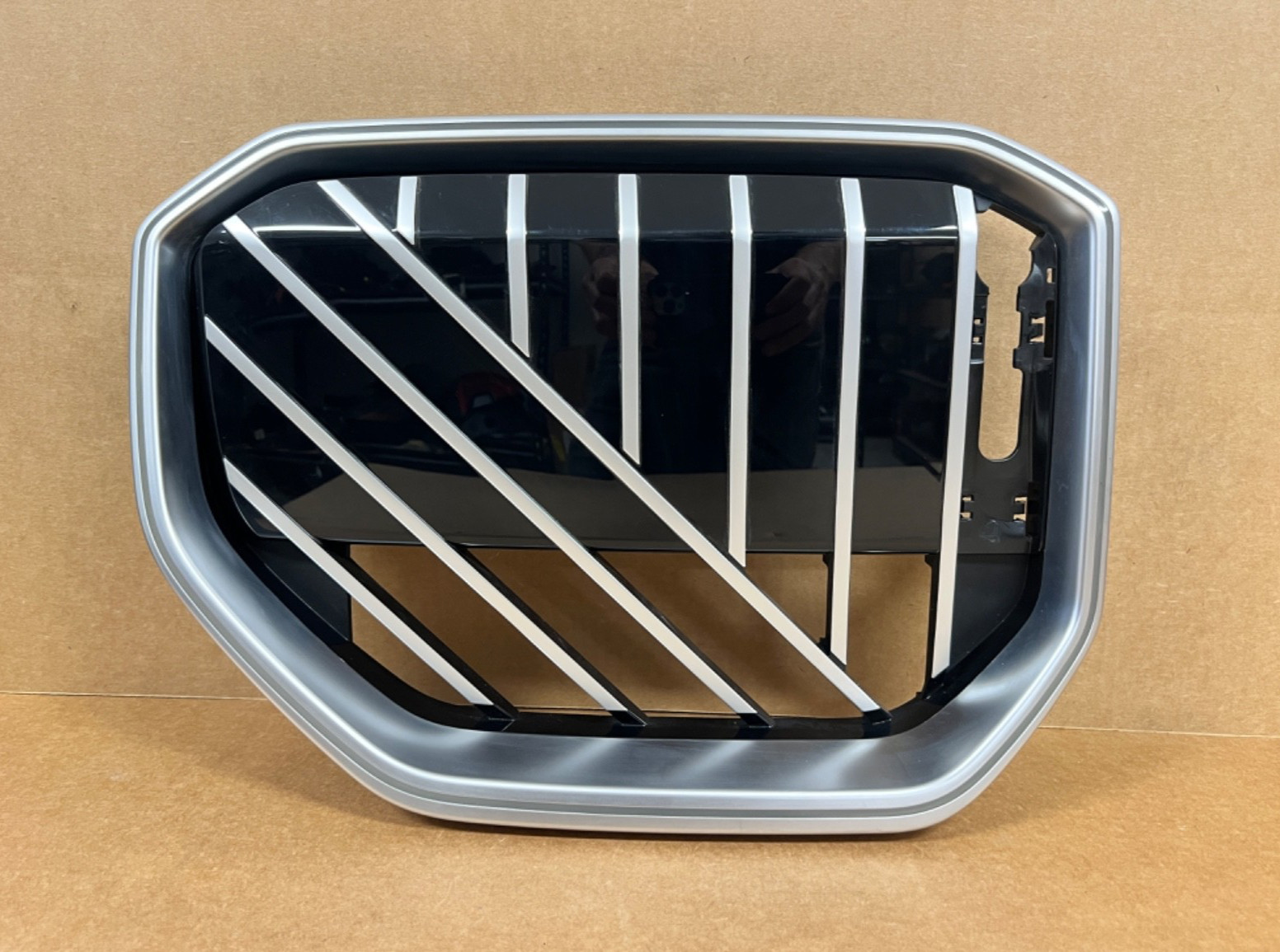 OEM 2025-2026 BMW X3 M50 G45 FRONT RIGHT RH SIDE ILLUMINATED KIDNEY GRILLE NICE OEM 2025-2026 BMW X3 M50 G45 FRONT RIGHT RH SIDE ILLUMINATED KIDNEY GRILLE NICE