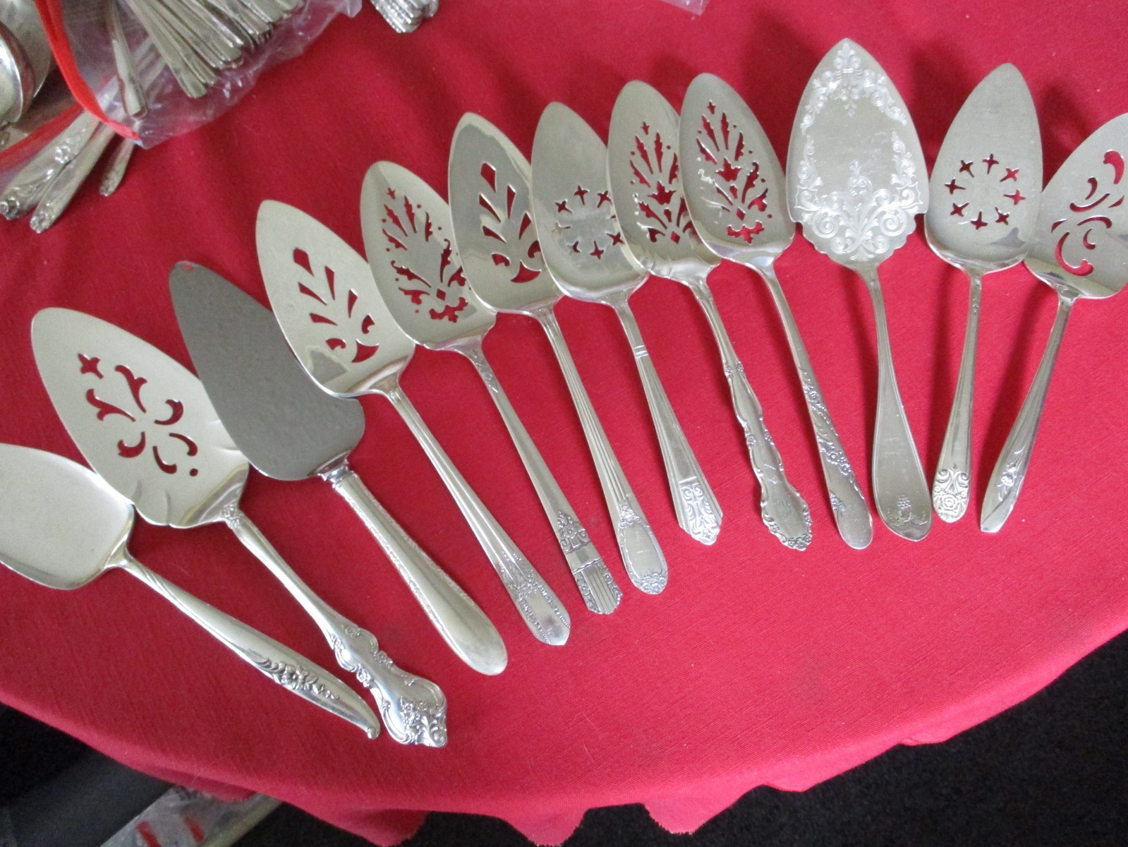 (12) Silverplate dessert Serving Pieces, Mixed Lot   19 #B