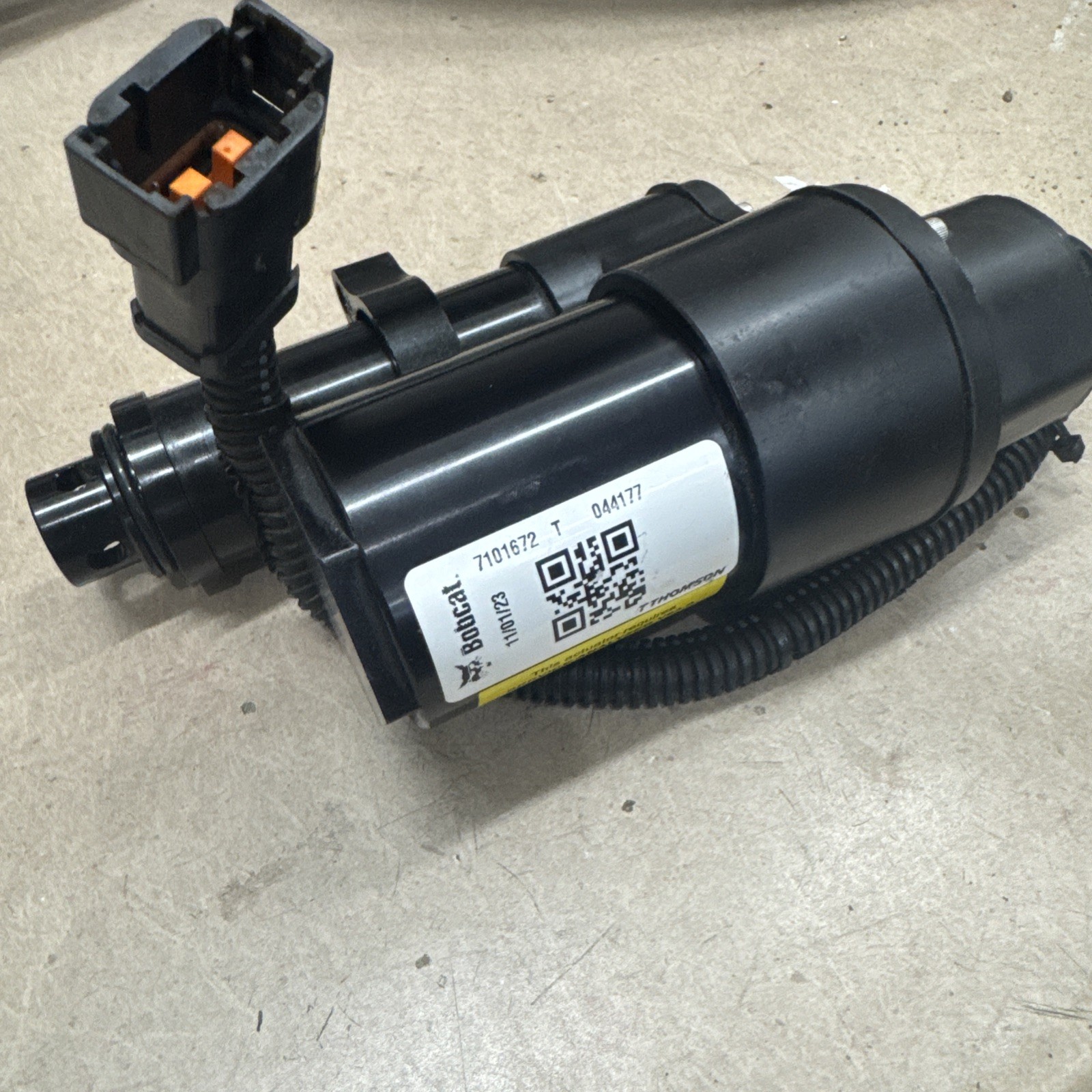 BOBCAT 7101672 ACTUATOR OEM BOBCAT 7101672 ACTUATOR OEM