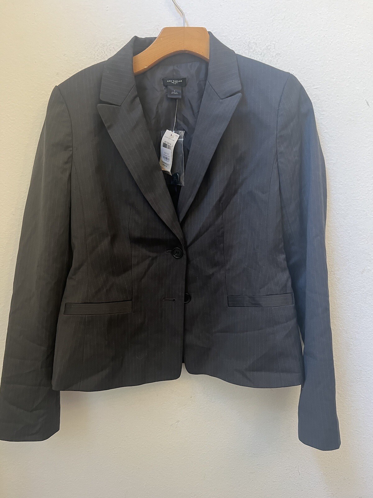 NWT $228 ANN TAYLOR GRAY WOOL BLAZER SIZE 4 (L10)
