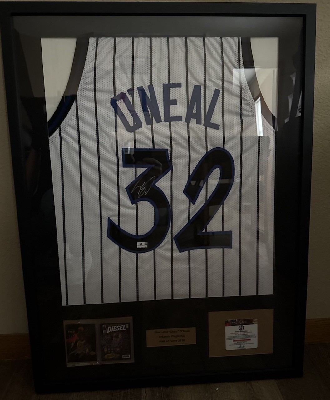 Shaquille O\'Neal Magic #32 Signed Basketball Jersey Framed + 2 signed Cards COA