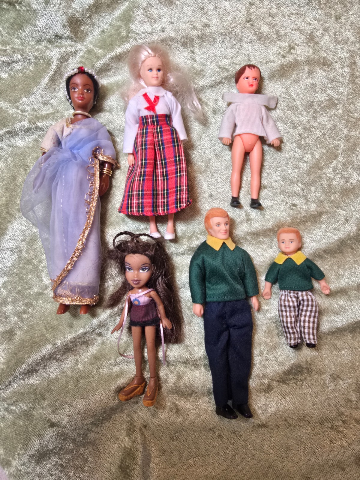 6 dolls lot dolls for dolls house used