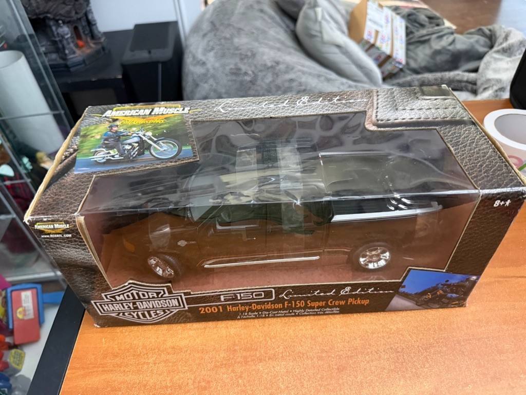 ERTL American Muscle 2001 Ford F-150 Harley Davidson 1:18 New in Box ERTL American Muscle 2001 Ford F-150 Harley Davidson 1:18 New in Box