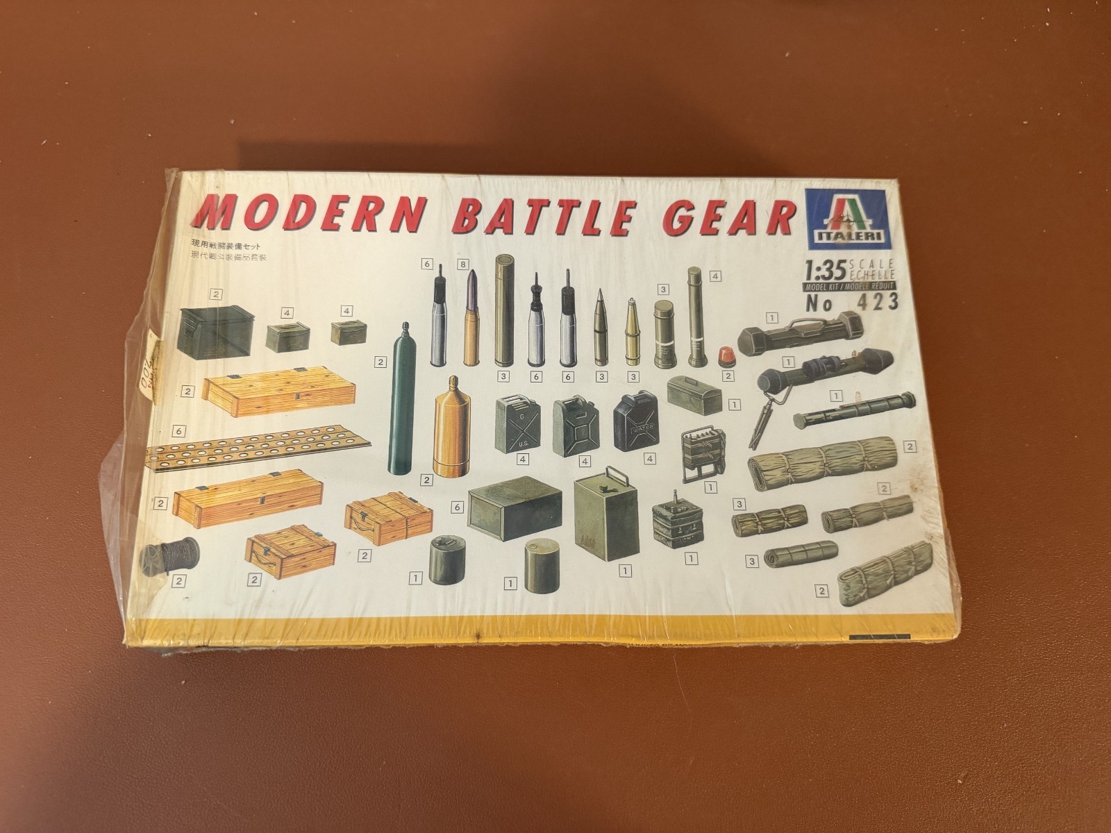 Italeri 423 Modern Battle Gear 1:35  Model Kit 1/35 Testors Accessory Set 6930