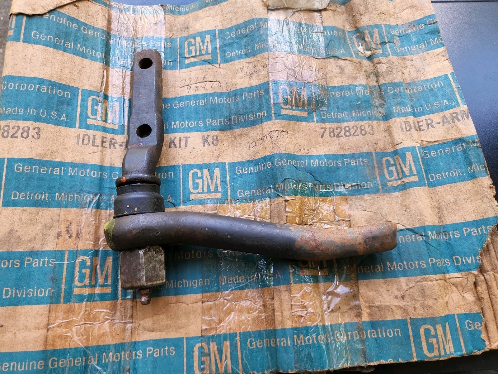 NOS 1975-77 MALIBU MONTE REGAL CUTLASS LEMANS GR.PRIX STEERING IDLER ARM 7818244