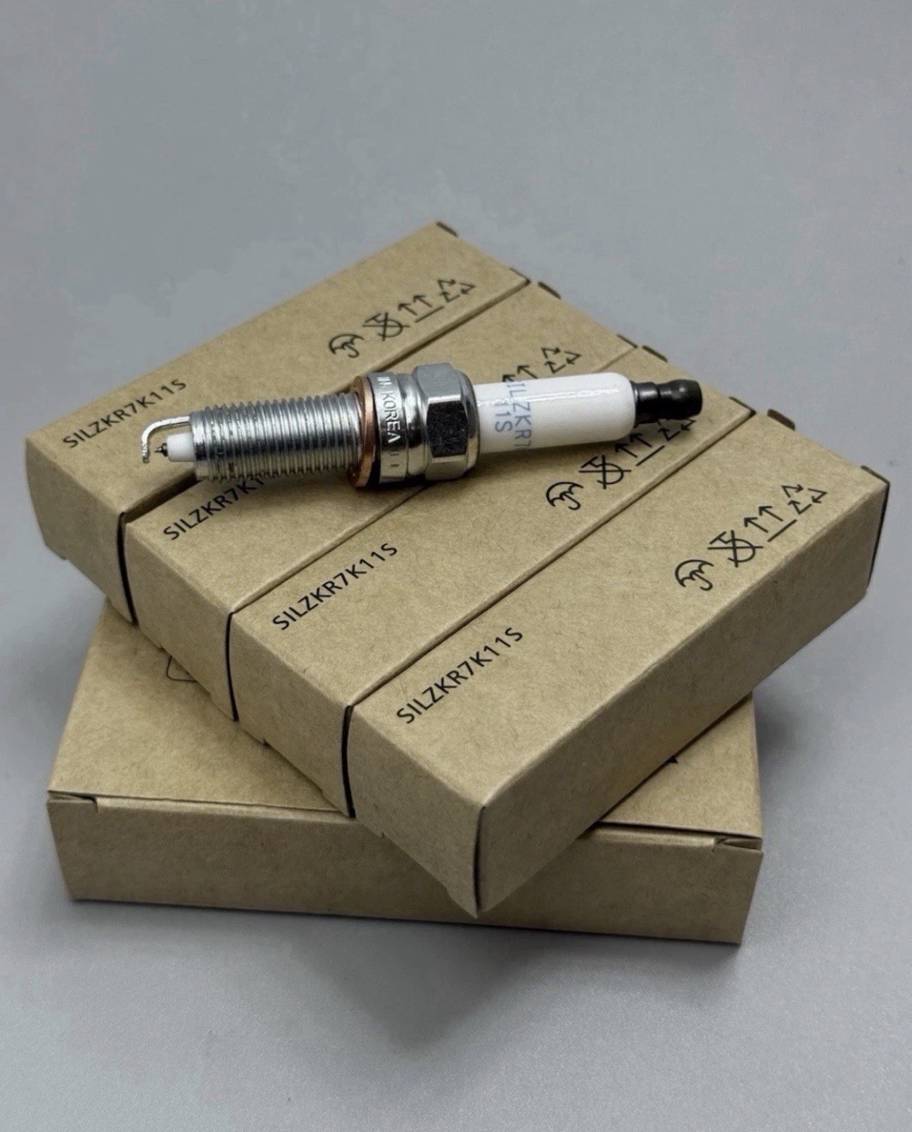 SPARK PLUGS for 11-18 ELANTRA TUCSON FORTE SORENTO SOUL OEM 1884611070 4 Pcs. SPARK PLUGS for 11-18 ELANTRA TUCSON FORTE SORENTO SOUL OEM 1884611070 4 Pcs.