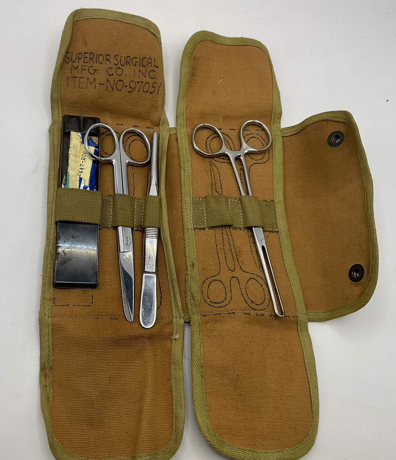 Original WWII US Army Medical Officers Surgical Instrument Kit Case Superior Su