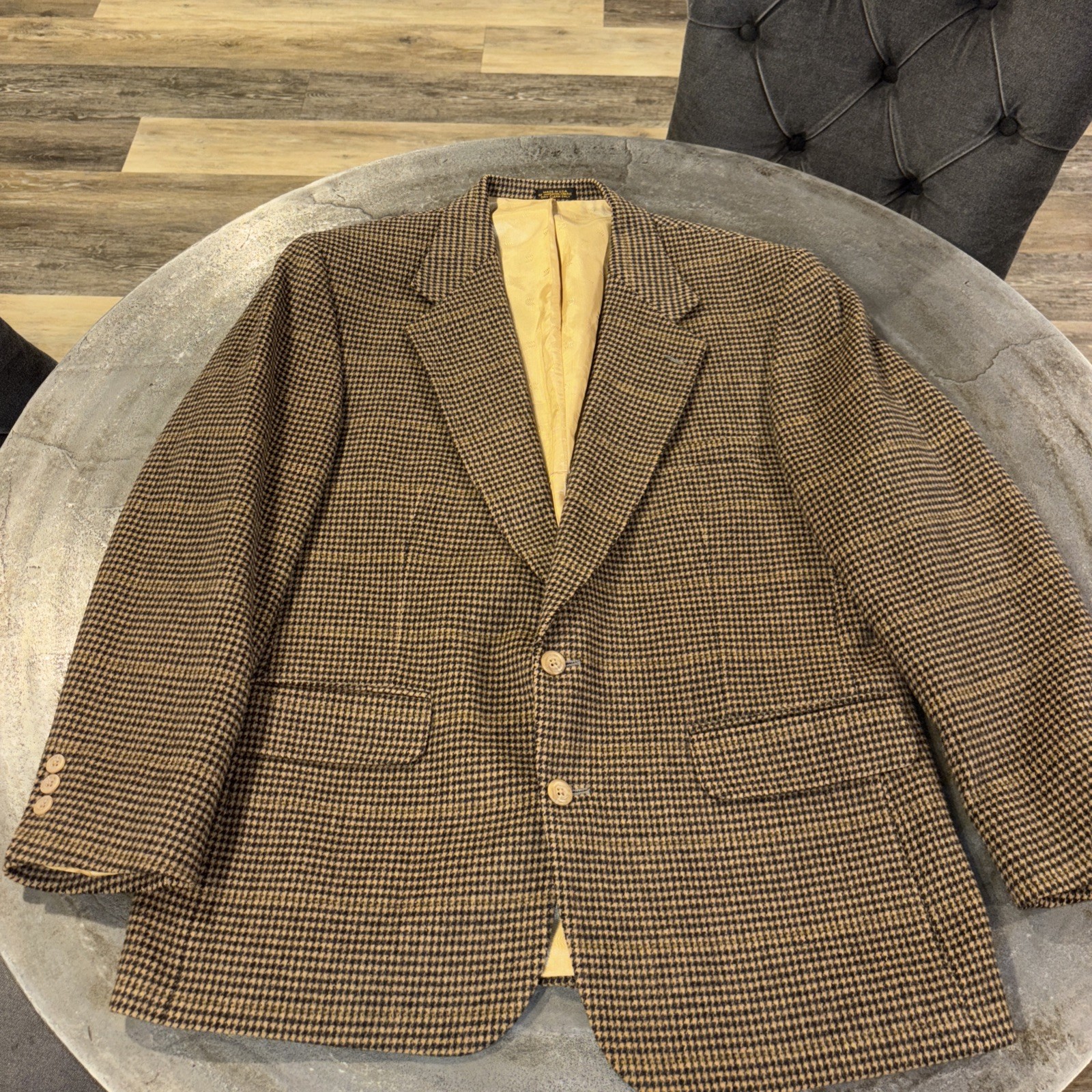 Tailors Row Black Gold Wool Houndstooth 2 Button Notch Blazer Sport Coat 44R USA Tailors Row Black Gold Wool Houndstooth 2 Button Notch Blazer Sport Coat 44R USA