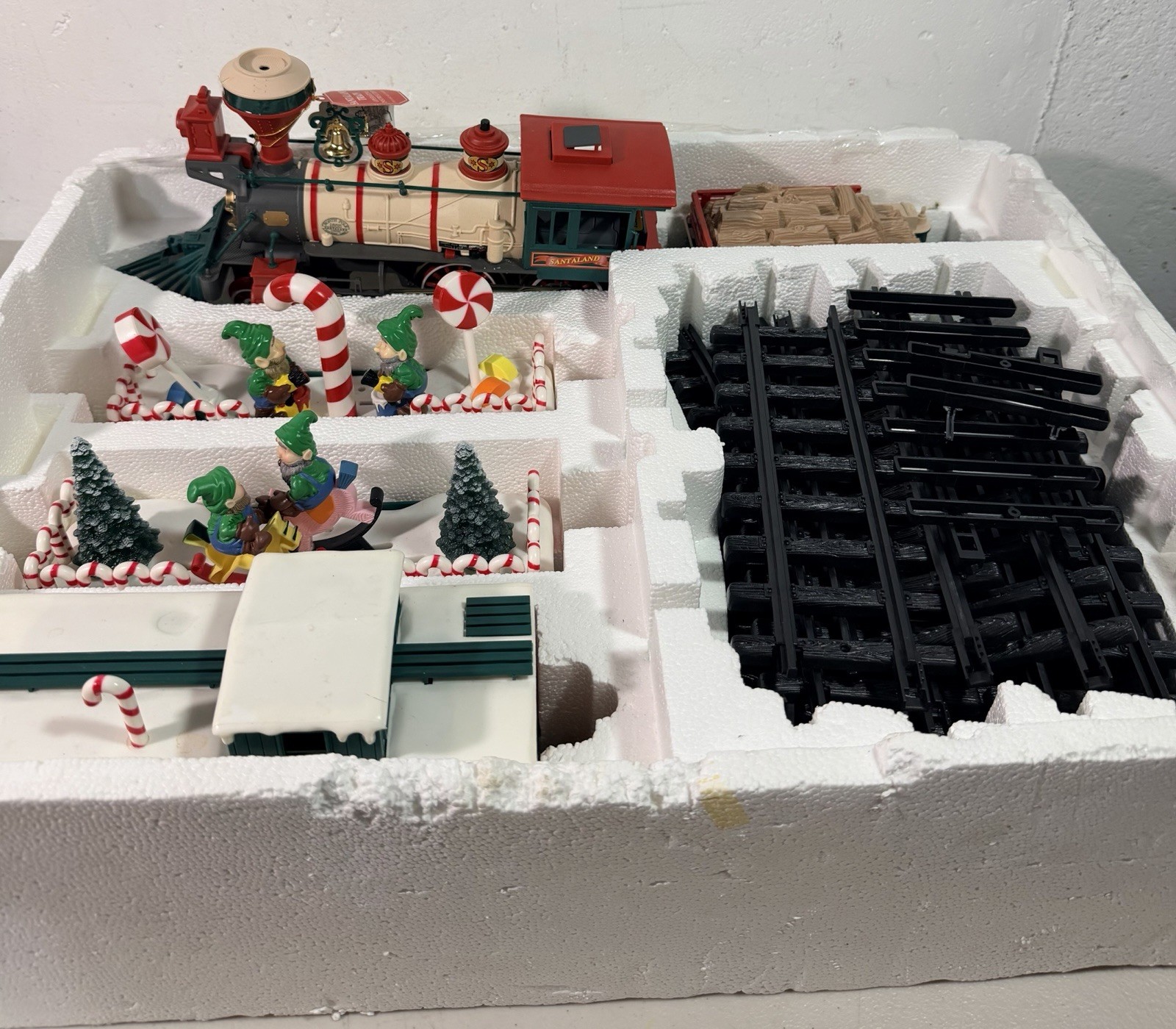 1997 Vintage Musical Animated Santa land Train & Tracks New Bright Toys TESTED