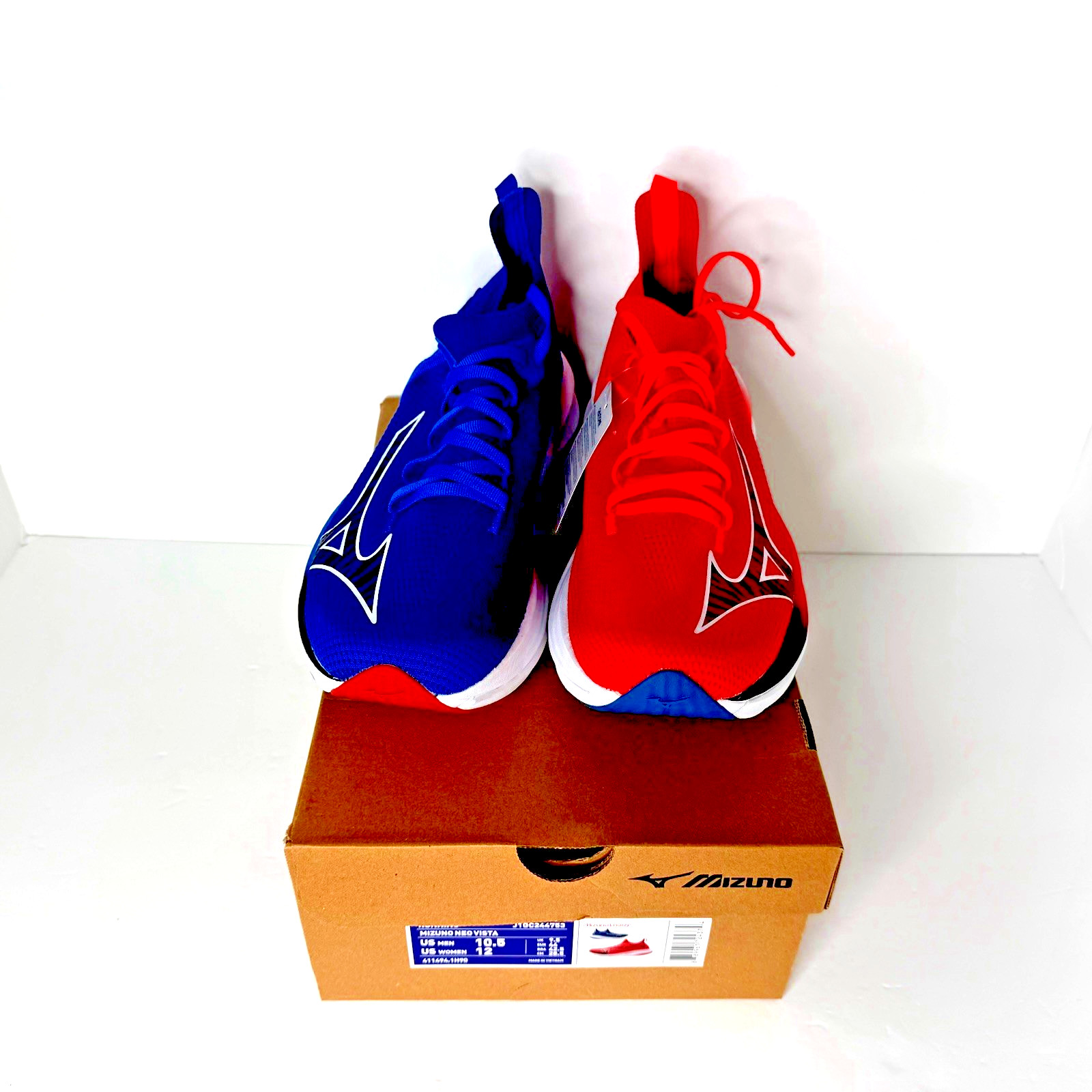 Mizuni NEO Vista JIGC244753 Red Oni x Blue Oni Unisex Running Shoes 10.5