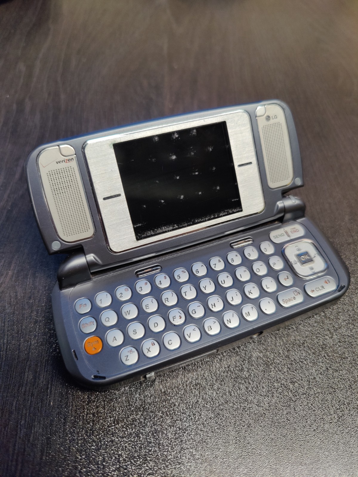 LG VX9800 Verizon enV Vintage Flip Phone QWERTY Keyboard Retro Cell Phone LG VX9800 Verizon enV Vintage Flip Phone QWERTY Keyboard Retro Cell Phone