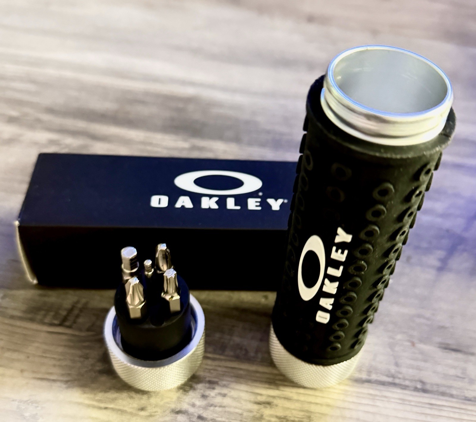 Oakley B1B Grip Replica Metal Unobtainium Multi Tool Screwdriver Set Rare New Oakley B1B Grip Replica Metal Unobtainium Multi Tool Screwdriver Set Rare New