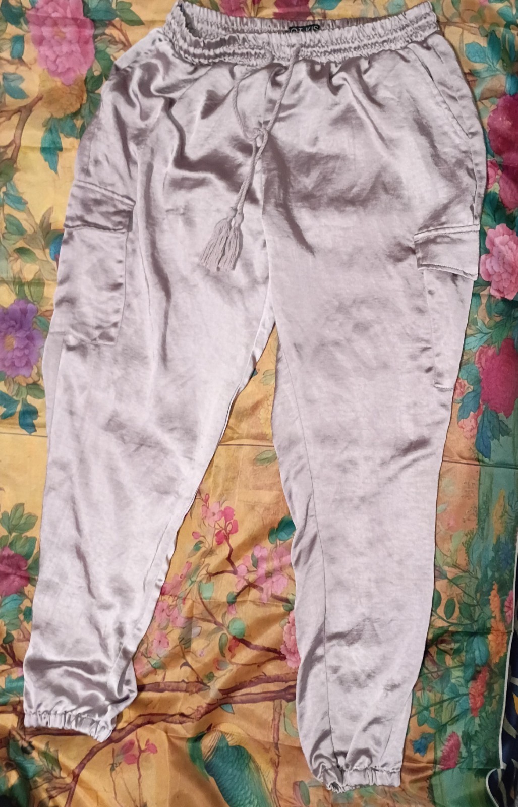 HOT KISS Women’s Gray Satin Jogger Pants L Stretch Pockets Drawstring HOT KISS Women’s Gray Satin Jogger Pants L Stretch Pockets Drawstring