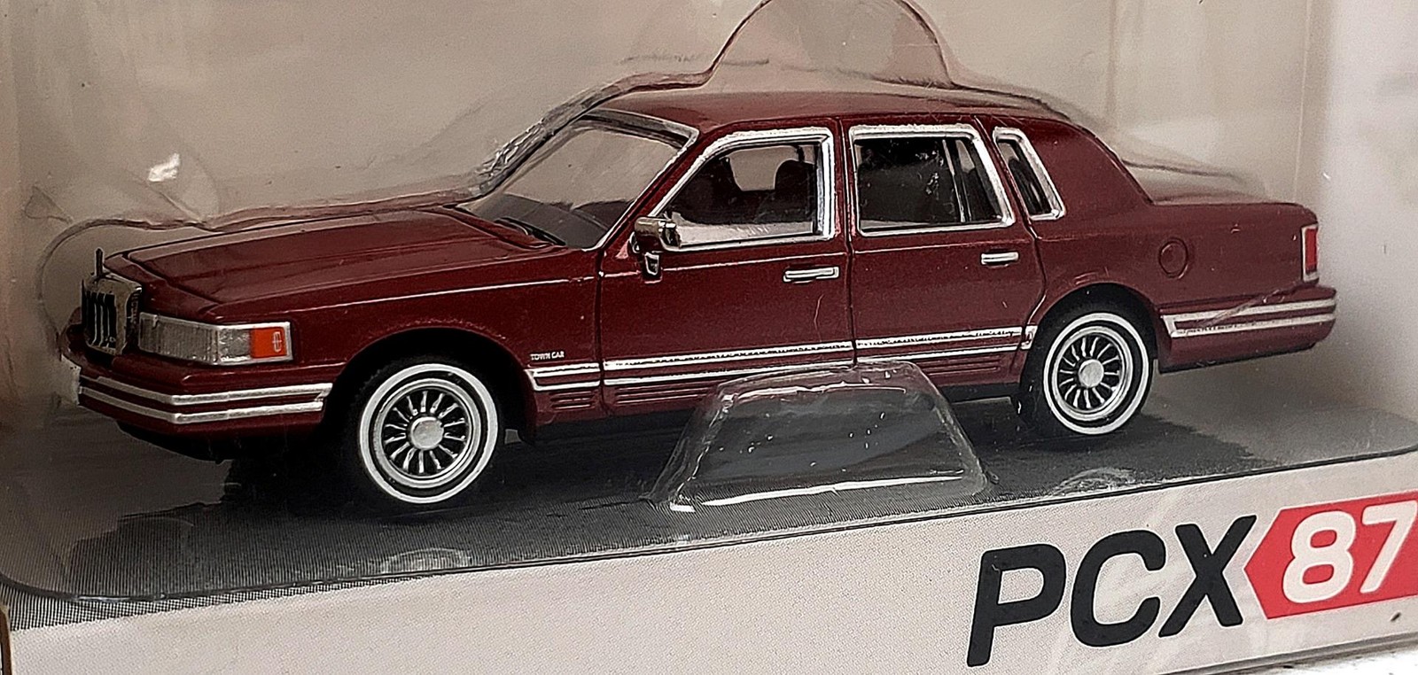 Brekina NEW HO 1/87 Scale 1991 Lincoln Town Car in Dark Red Finish