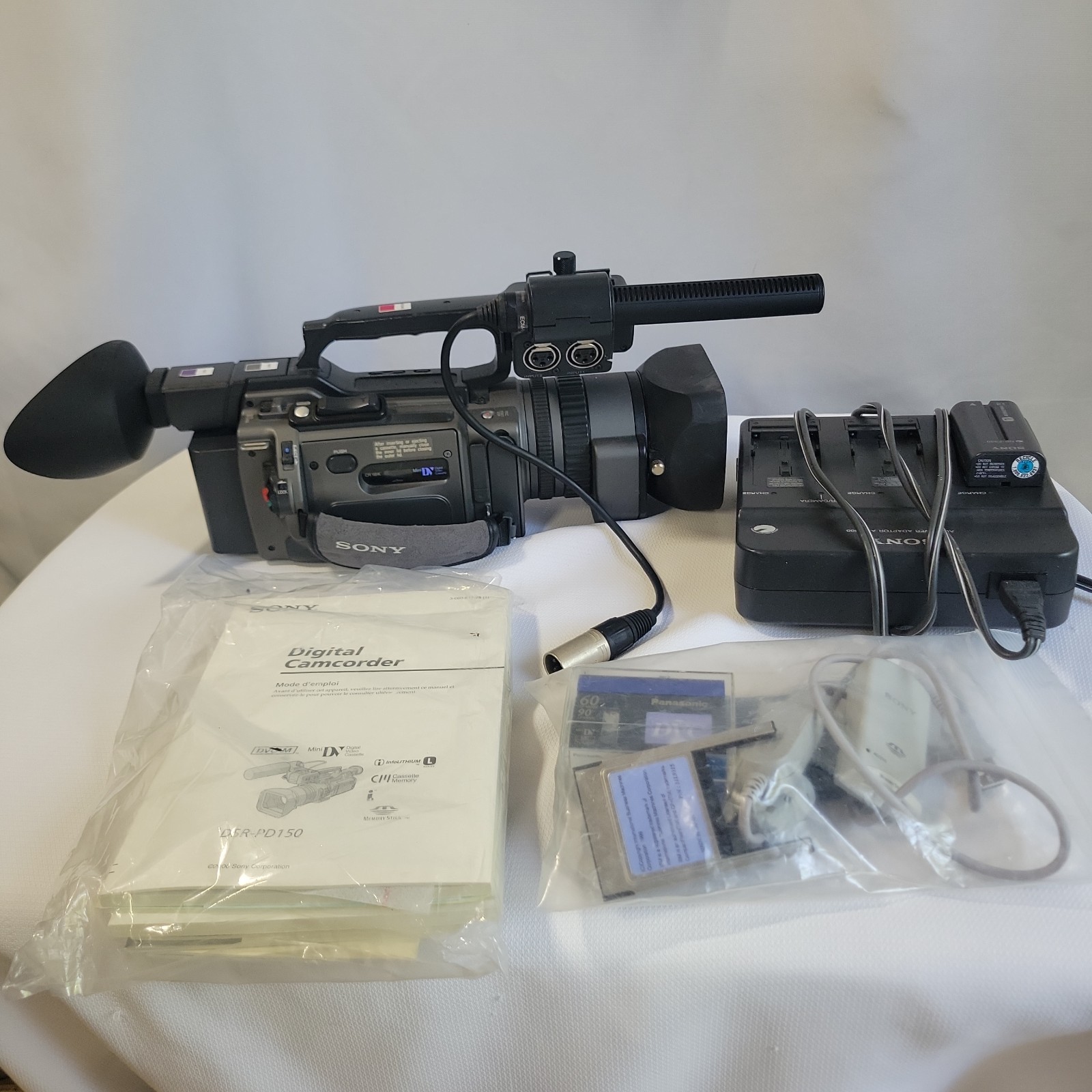 Sony DSR-PD150 DVCAM MiniDV Camcorder 12x Zoom with Extras Sony DSR-PD150 DVCAM MiniDV Camcorder 12x Zoom with Extras