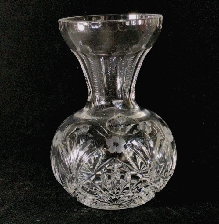 WEDGWOOD CRYSTAL SOVEREIGN VIOLET VASE, Cut & Etched Crystal, 4 1/2\