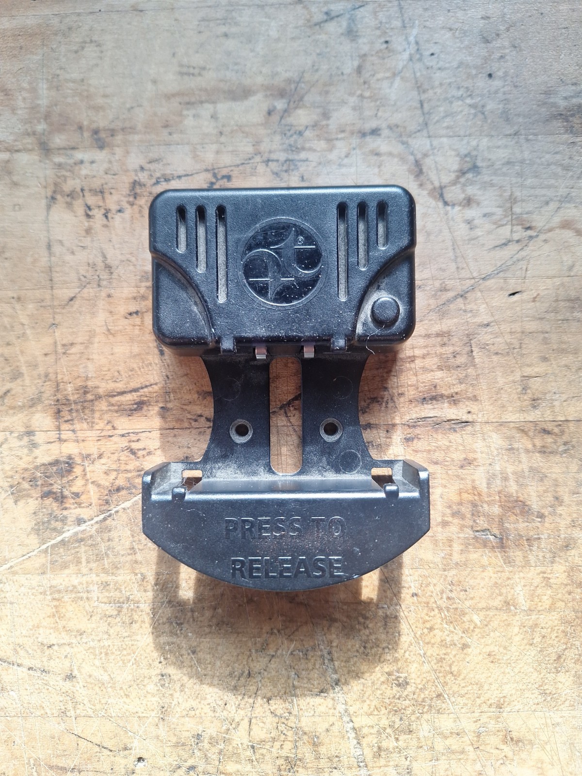 Tri-Tronics G2/G3 Receiver Charging Cradle Tri-Tronics G2/G3 Receiver Charging Cradle