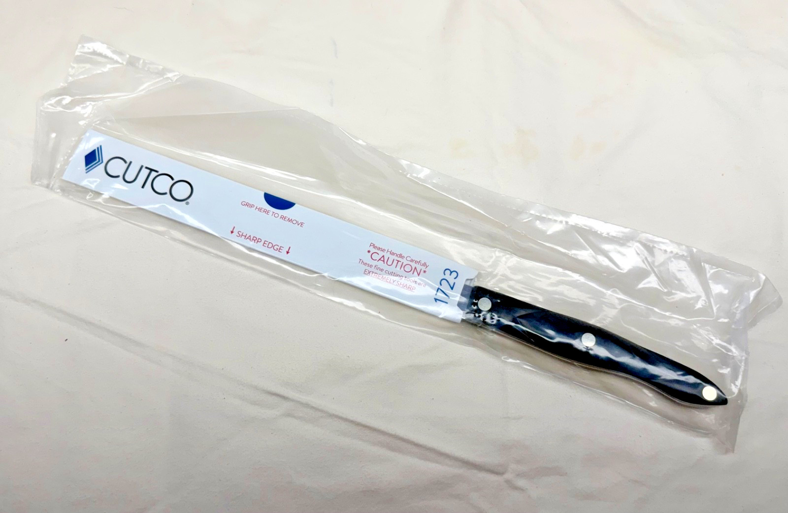 Cutco 1723 Carving Knife - 9” Blade w/ Classic Handle - Brand New Cutco 1723 Carving Knife - 9” Blade w/ Classic Handle - Brand New